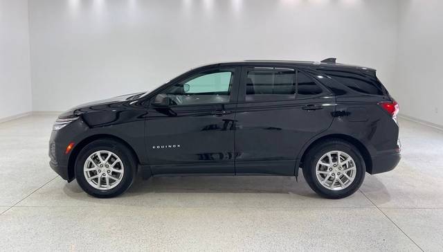 2022 Chevrolet Equinox LS FWD photo
