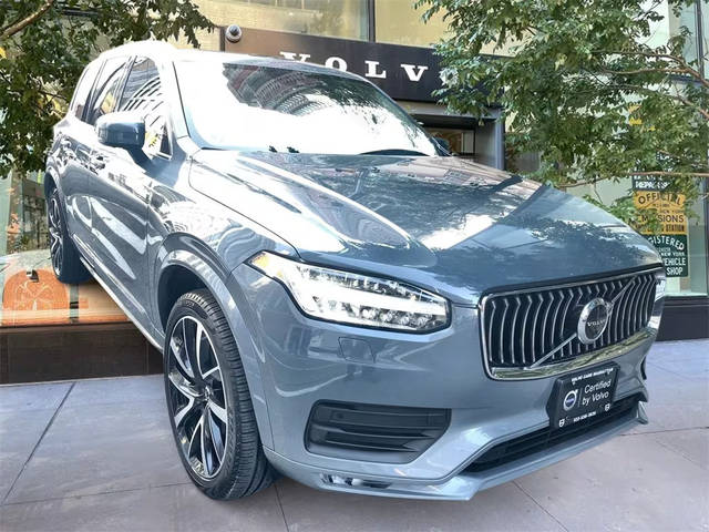 2022 Volvo XC90 Momentum AWD photo