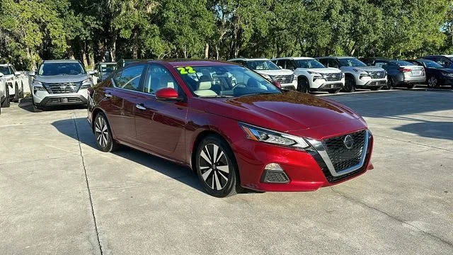 2022 Nissan Altima 2.5 SV FWD photo