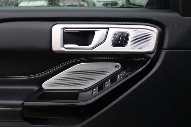 2022 Ford Explorer ST 4WD photo