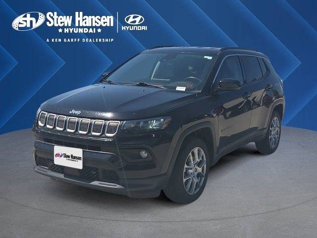 2022 Jeep Compass Latitude Lux 4WD photo