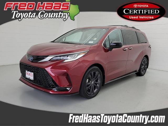 2022 Toyota Sienna XSE FWD photo