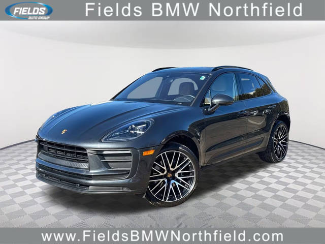 2022 Porsche Macan  AWD photo
