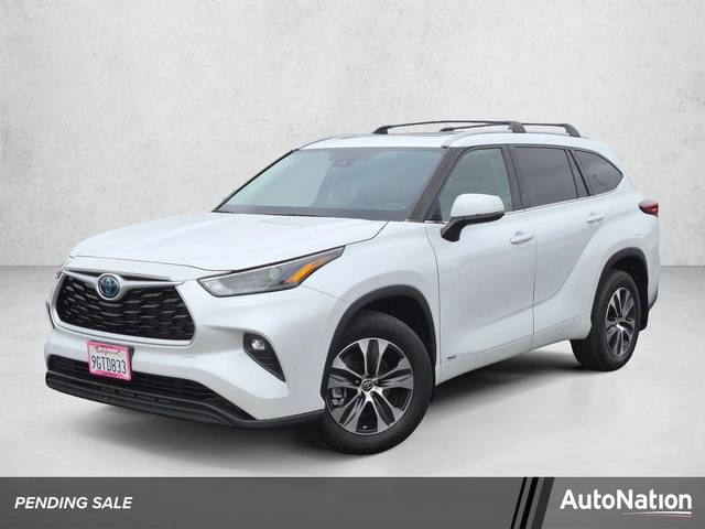 2022 Toyota Highlander Hybrid XLE AWD photo
