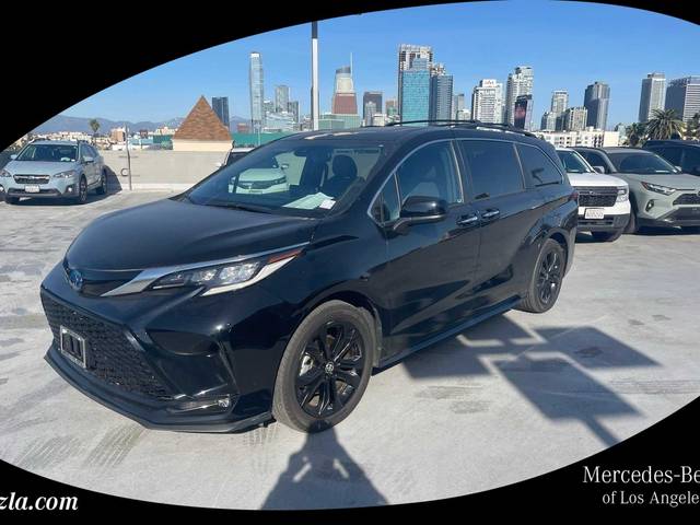 2022 Toyota Sienna XSE FWD photo