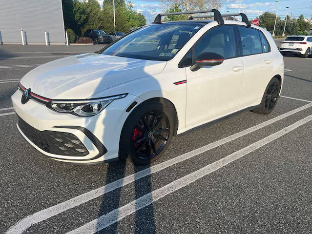 2022 Volkswagen Golf GTI SE FWD photo