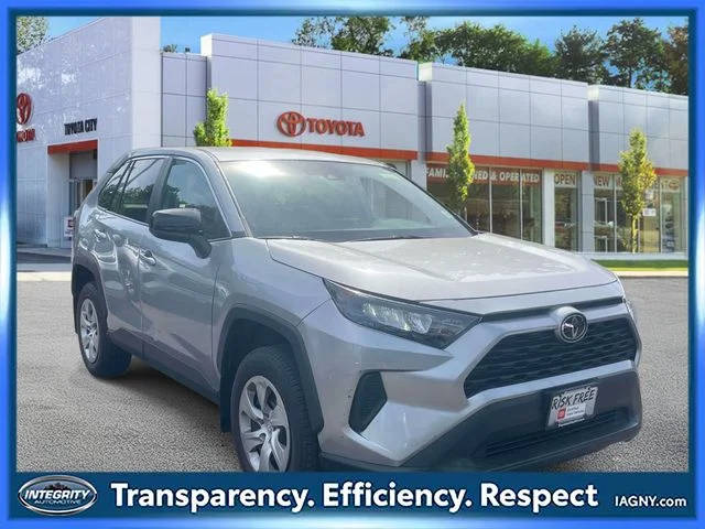 2022 Toyota RAV4 LE AWD photo