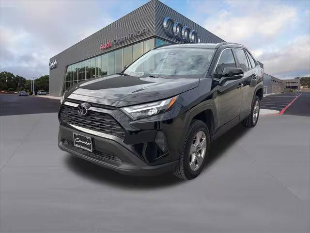 2022 Toyota RAV4 XLE FWD photo