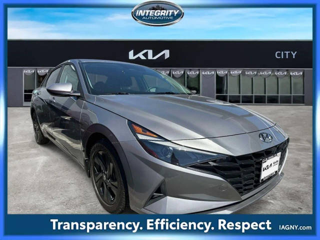 2022 Hyundai Elantra SEL FWD photo