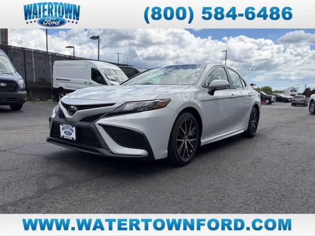 2022 Toyota Camry SE FWD photo