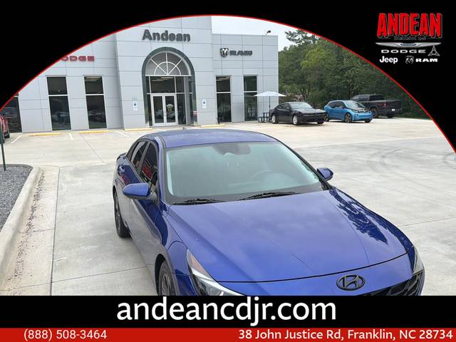 2022 Hyundai Elantra SEL FWD photo