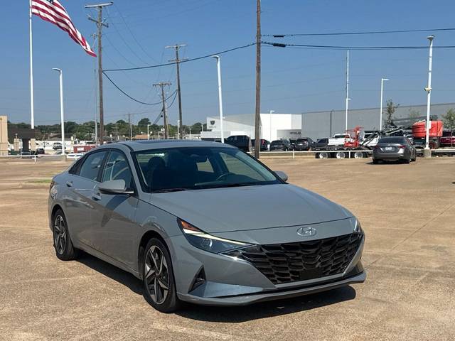 2022 Hyundai Elantra SEL FWD photo