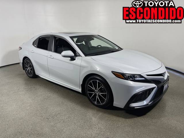 2022 Toyota Camry Hybrid SE FWD photo