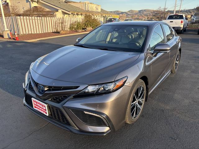 2022 Toyota Camry Hybrid SE FWD photo