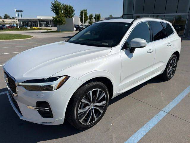 2022 Volvo XC60 Momentum AWD photo