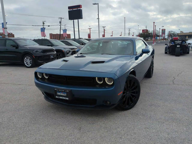 2022 Dodge Challenger SXT AWD photo