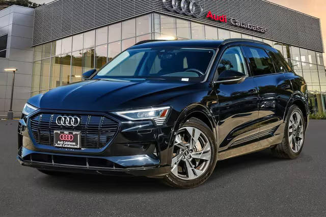 2022 Audi e-tron Premium AWD photo