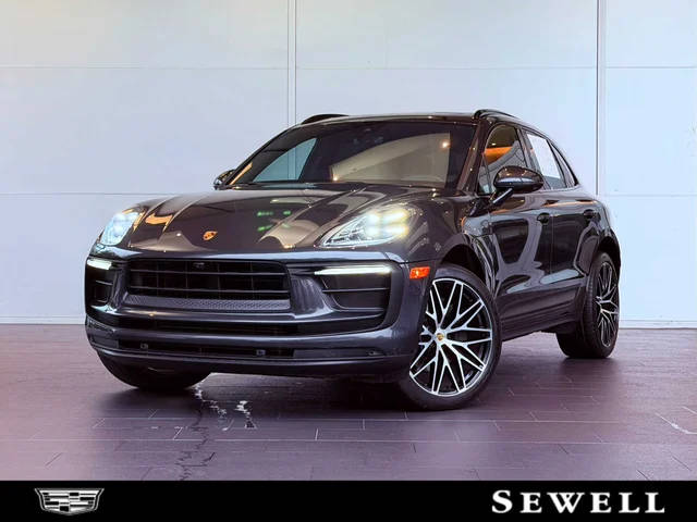 2022 Porsche Macan AWD photo