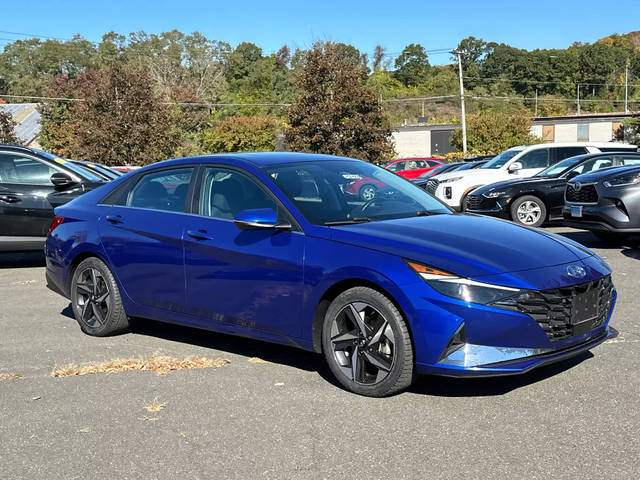 2022 Hyundai Elantra SEL FWD photo