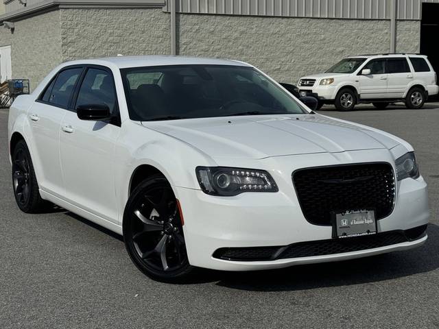 2022 Chrysler 300 Touring RWD photo