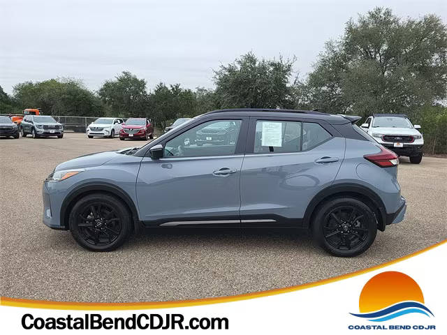 2022 Nissan Kicks SR FWD photo
