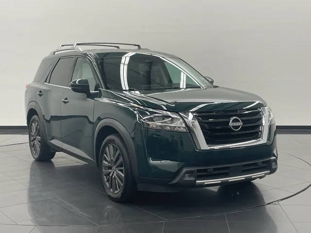 2022 Nissan Pathfinder SL FWD photo