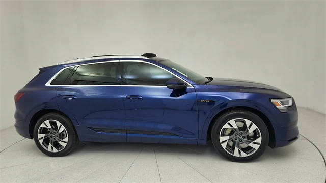 2022 Audi e-tron Premium Plus AWD photo