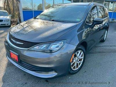 2017 Chrysler Pacifica Minivan Touring FWD photo