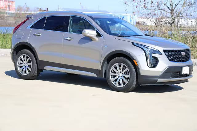 2022 Cadillac XT4 FWD Premium Luxury FWD photo