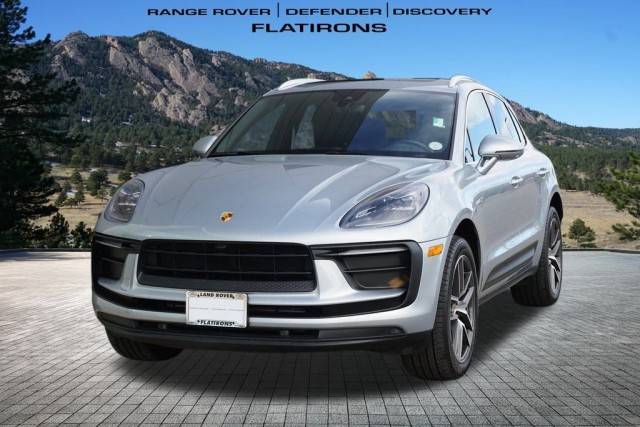 2022 Porsche Macan  AWD photo