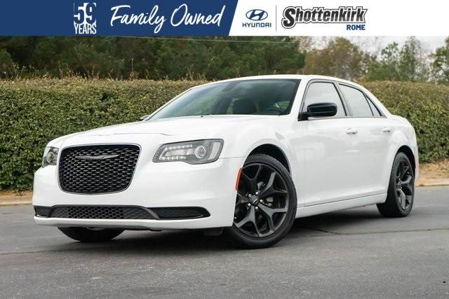 2022 Chrysler 300 Touring RWD photo