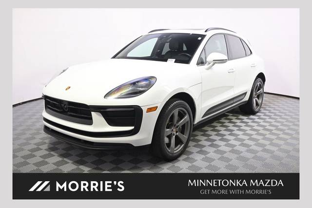 2022 Porsche Macan AWD photo