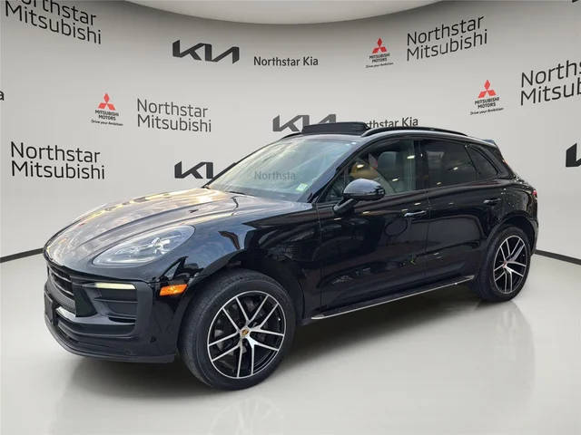 2022 Porsche Macan AWD photo