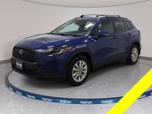 2022 Toyota Corolla Cross LE AWD photo