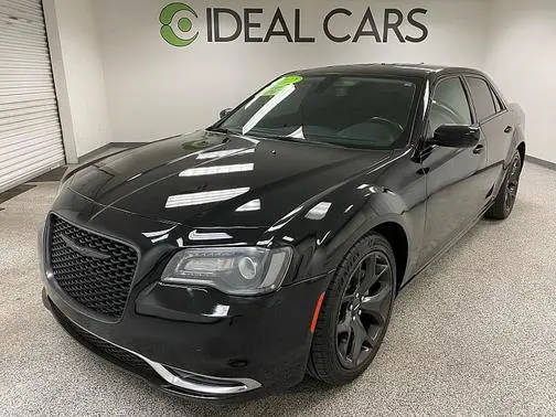 2022 Chrysler 300 Touring RWD photo