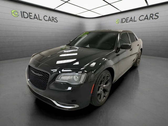 2022 Chrysler 300 Touring RWD photo