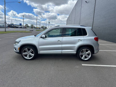 2016 Volkswagen Tiguan R-Line FWD photo