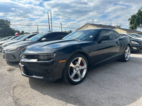 2015 Chevrolet Camaro LT RWD photo