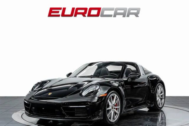 2022 Porsche 911 4 GTS AWD photo