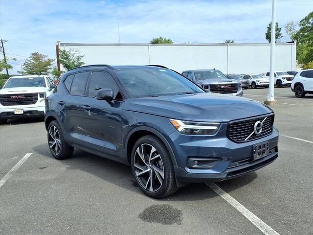2022 Volvo XC40 R-Design AWD photo