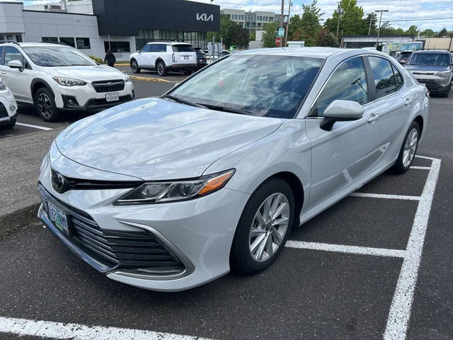 2022 Toyota Camry LE FWD photo