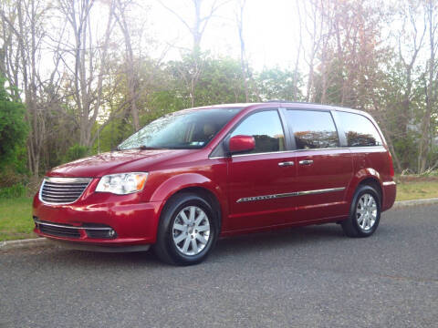 2016 Chrysler Town and Country Touring FWD photo