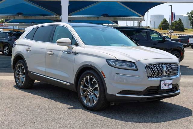 2022 Lincoln Nautilus Reserve AWD photo