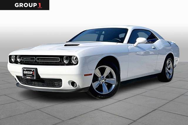 2022 Dodge Challenger SXT RWD photo