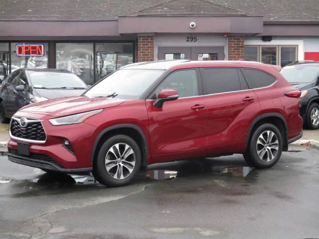 2022 Toyota Highlander XLE AWD photo