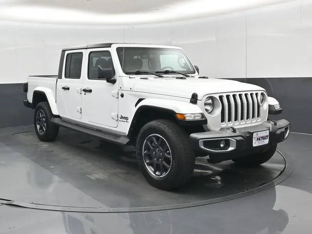 2022 Jeep Gladiator Overland 4WD photo