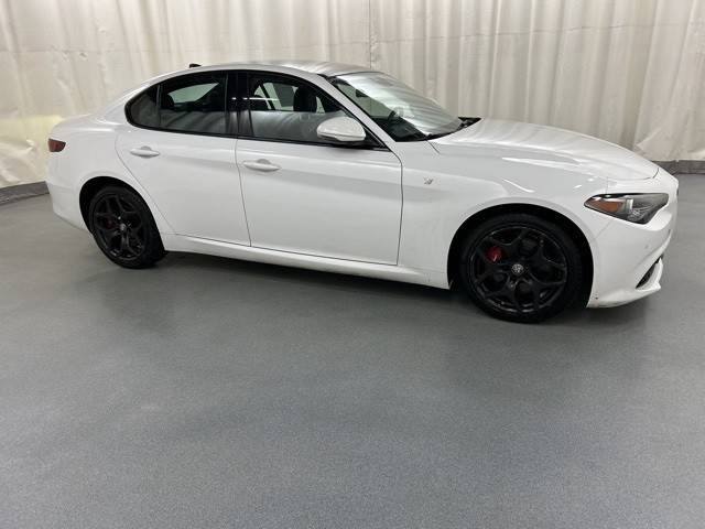 2022 Alfa Romeo Giulia Ti AWD photo
