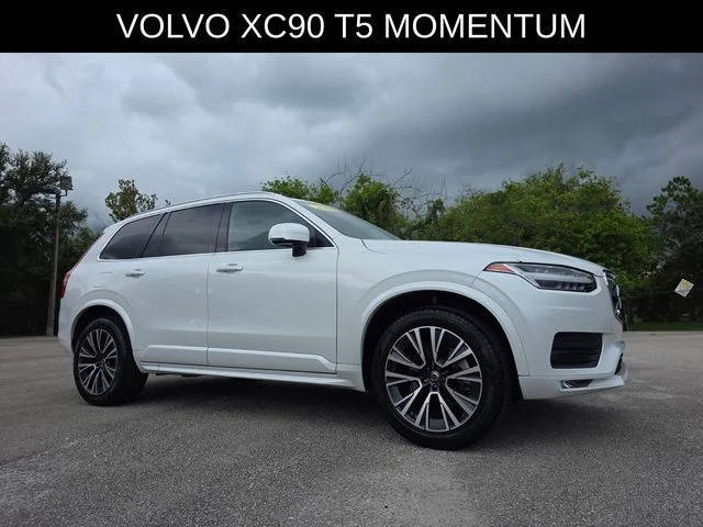 2022 Volvo XC90 Momentum FWD photo