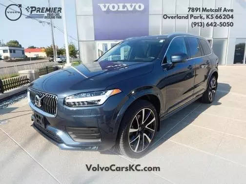 2022 Volvo XC90 Momentum AWD photo