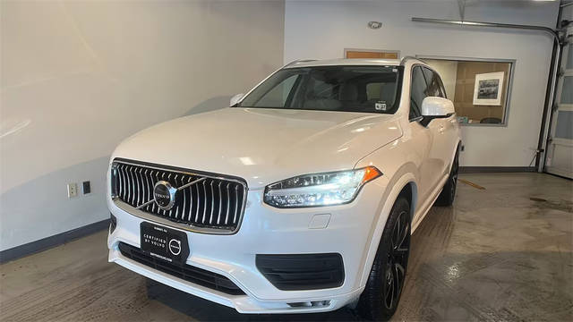 2022 Volvo XC90 Momentum AWD photo